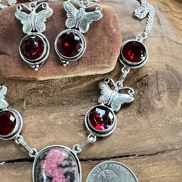 Garnet & rhodochrosite butterfly necklace with earrings - Picture 3 of 10